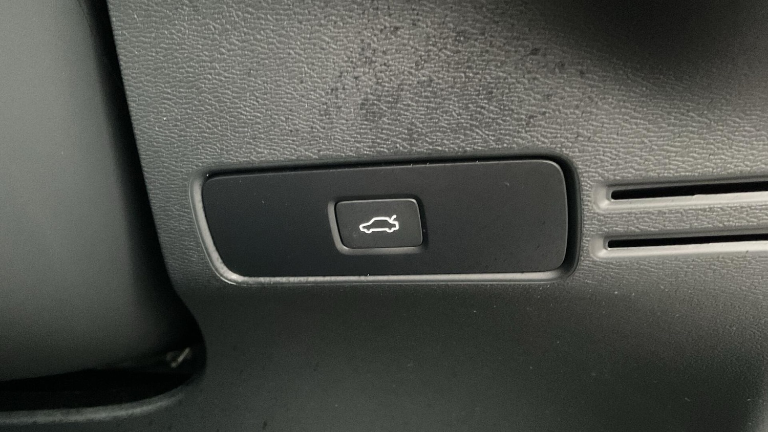 Used Volvo XC40 2025 for sale - 76825160: Photo 16