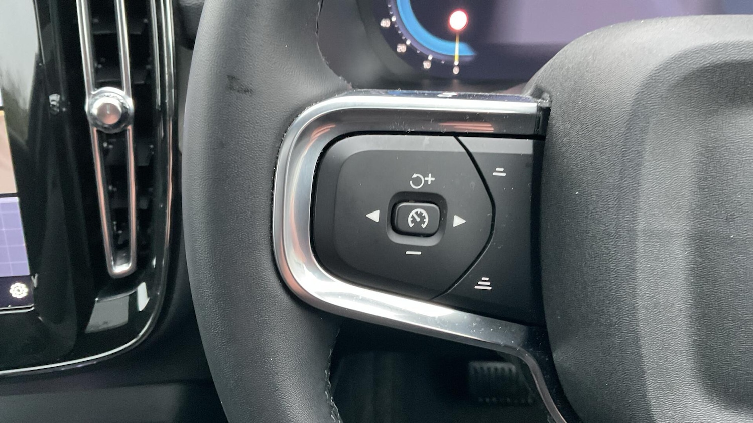 Used Volvo XC40 2025 for sale - 76825160: Photo 22