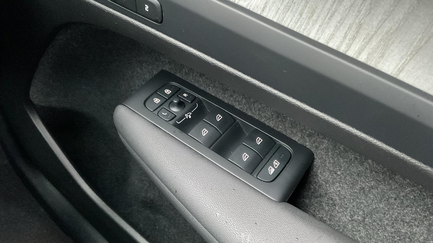 Used Volvo XC40 2025 for sale - 76825160: Photo 25