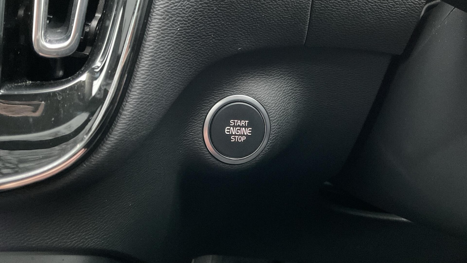 Used Volvo XC40 2025 for sale - 76825160: Photo 28