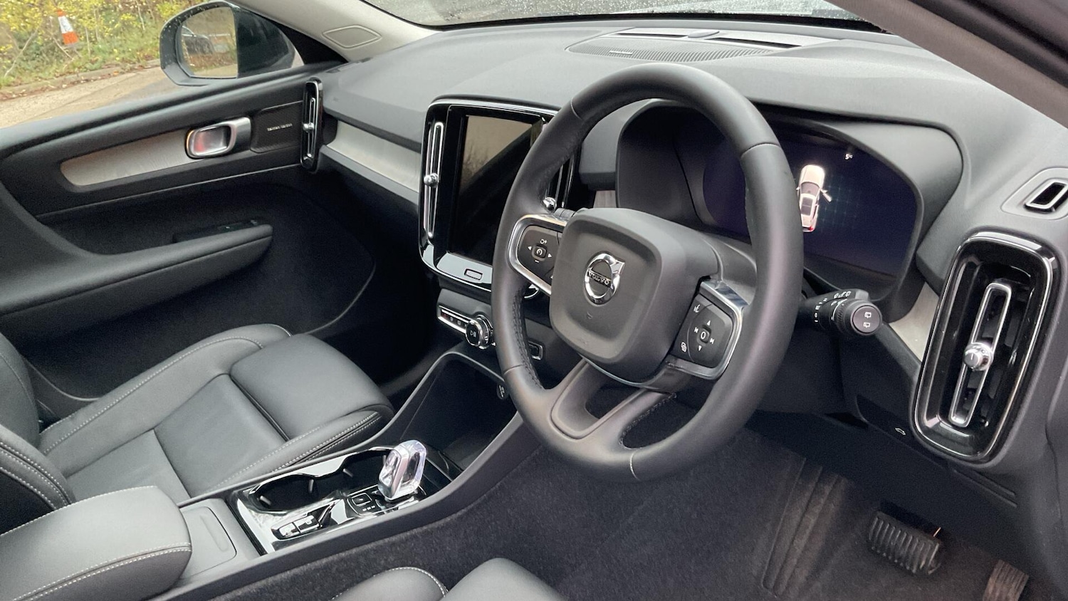 Used Volvo XC40 2025 for sale - 76825160: Photo 5