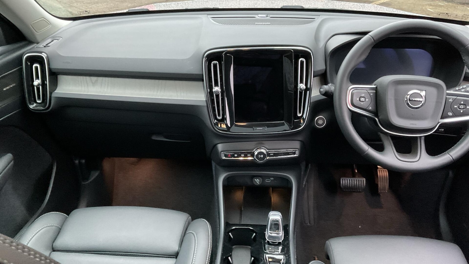 Used Volvo XC40 2025 for sale - 76825160: Photo 6