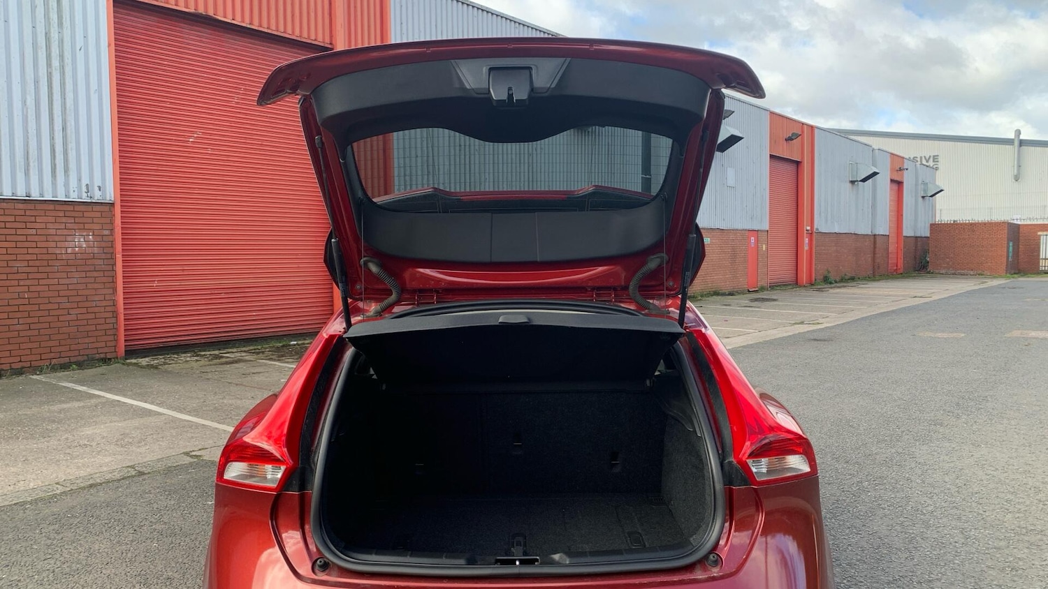 Used Volvo V40 2016 for sale - 78085961: Photo 13