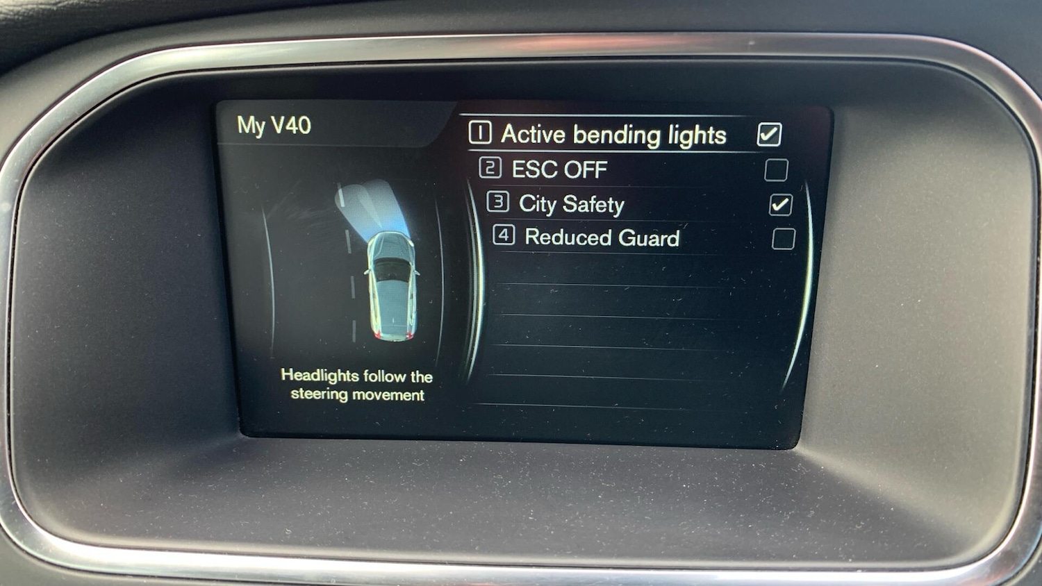 Used Volvo V40 2016 for sale - 78085961: Photo 17