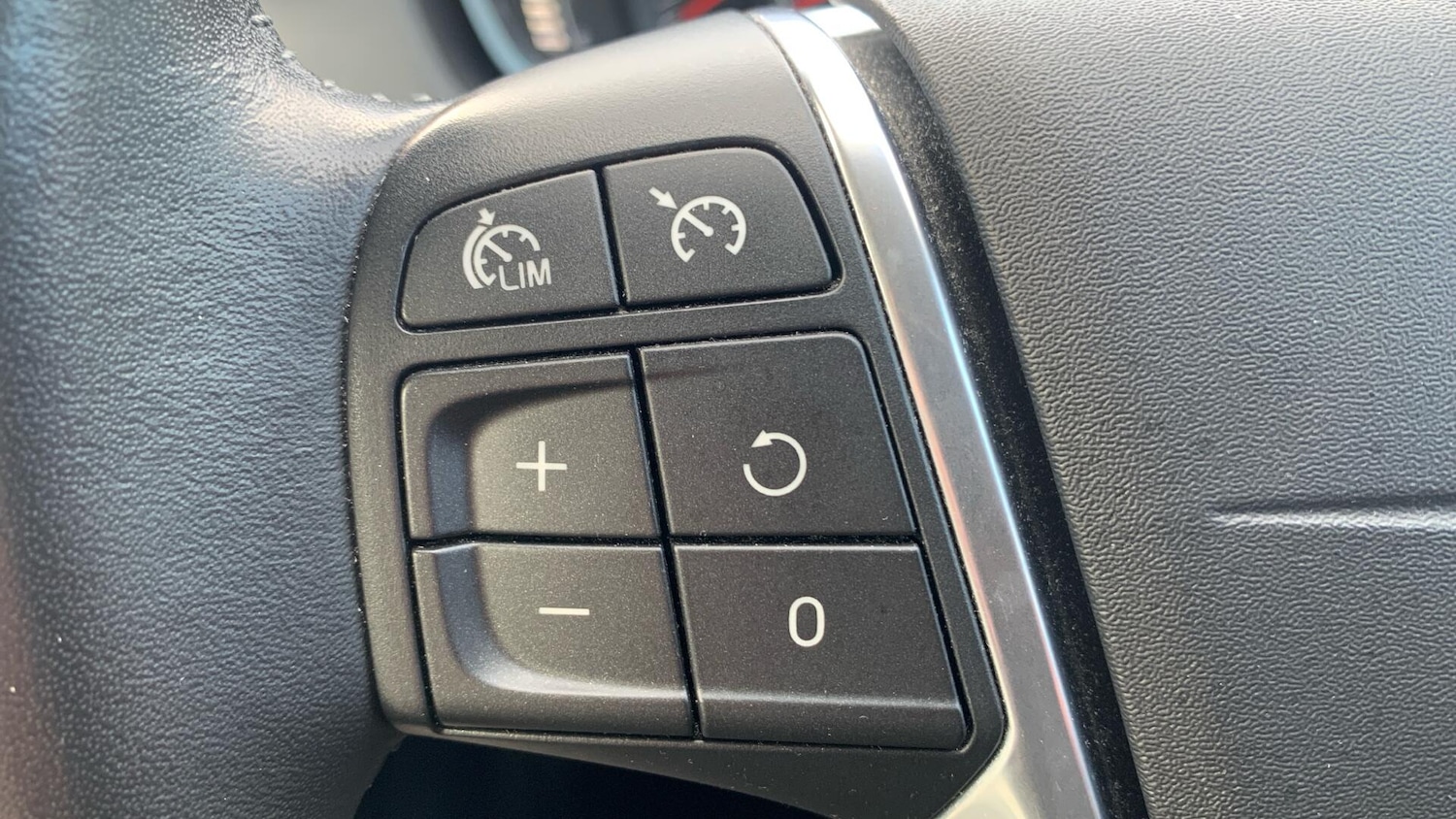 Used Volvo V40 2016 for sale - 78085961: Photo 21