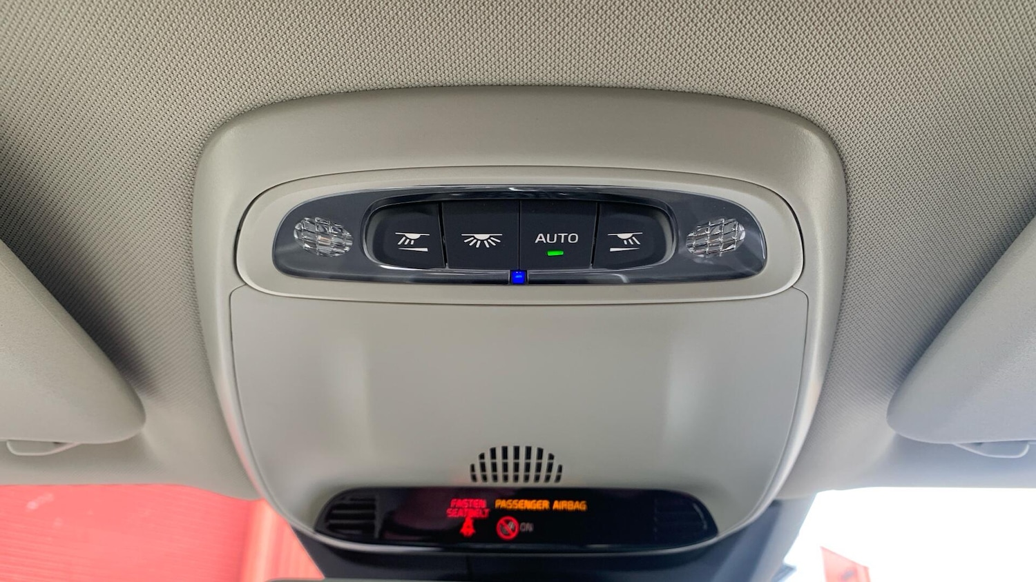 Used Volvo V40 2016 for sale - 78085961: Photo 28