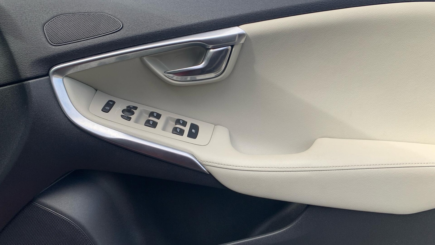 Used Volvo V40 2016 for sale - 78085961: Photo 29