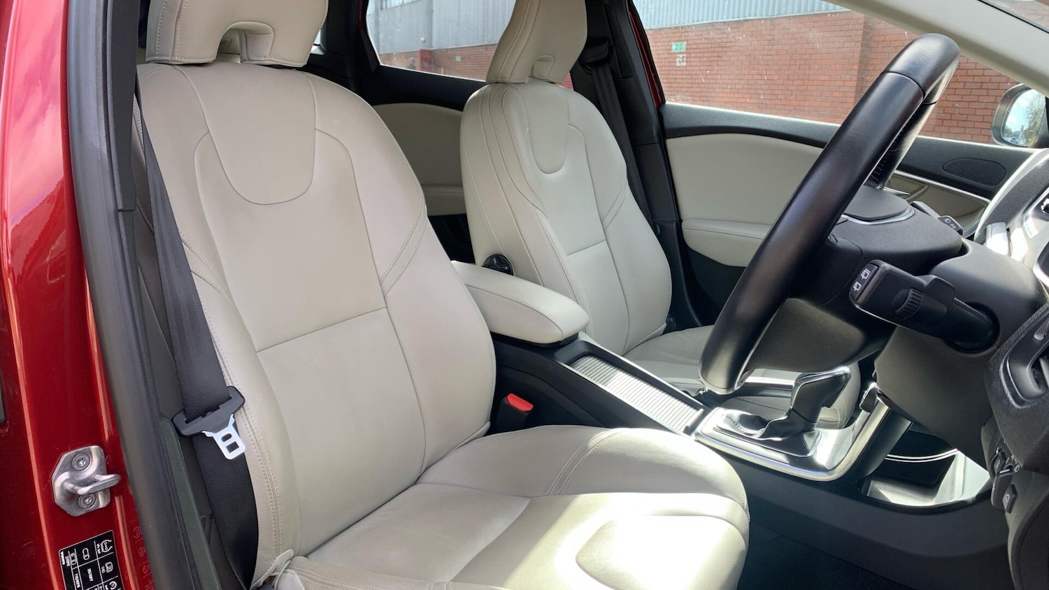 Used Volvo V40 2016 for sale - 78085961: Photo 31