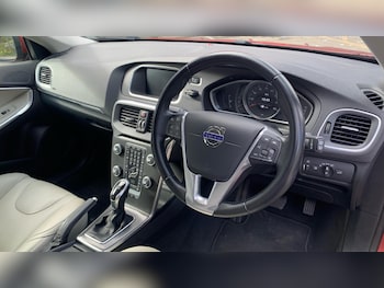 Used Volvo V40 2016 for sale - 78085961: Photo