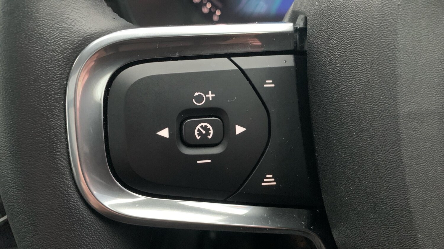 Used Volvo XC40 2025 for sale - 78047279: Photo 21