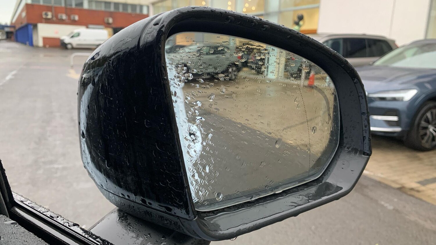 Used Volvo XC40 2025 for sale - 78047279: Photo 32