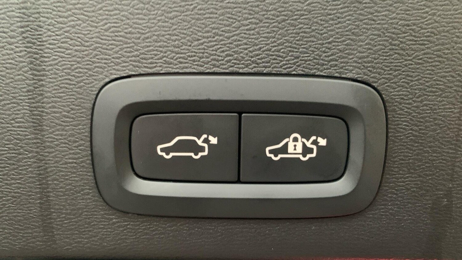 Used Volvo XC40 2025 for sale - 78047279: Photo 35