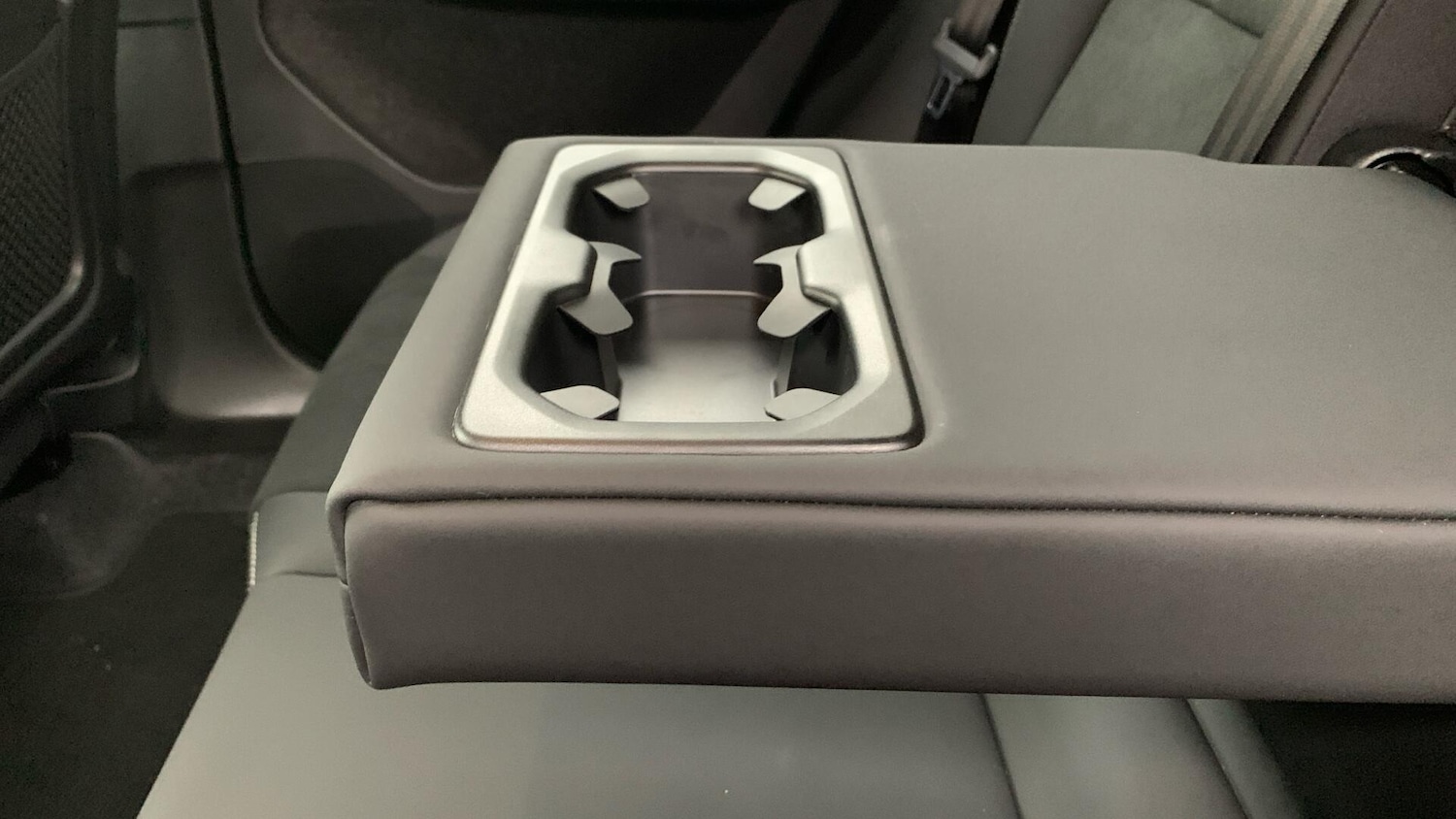 Used Volvo XC40 2024 for sale - 77202520: Photo 34