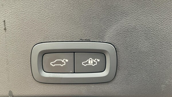 Used Volvo XC40 2024 for sale - 75697440: Photo 35