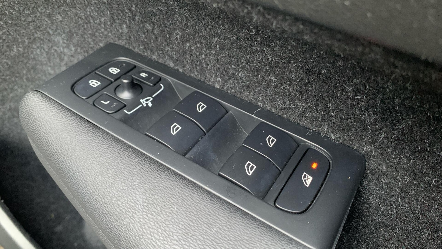 Used Volvo XC40 for sale - 78128065: Photo 24