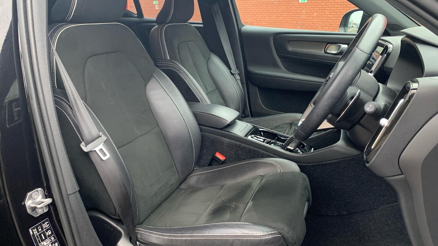 Used Volvo XC40 for sale - 78128065: Photo 31