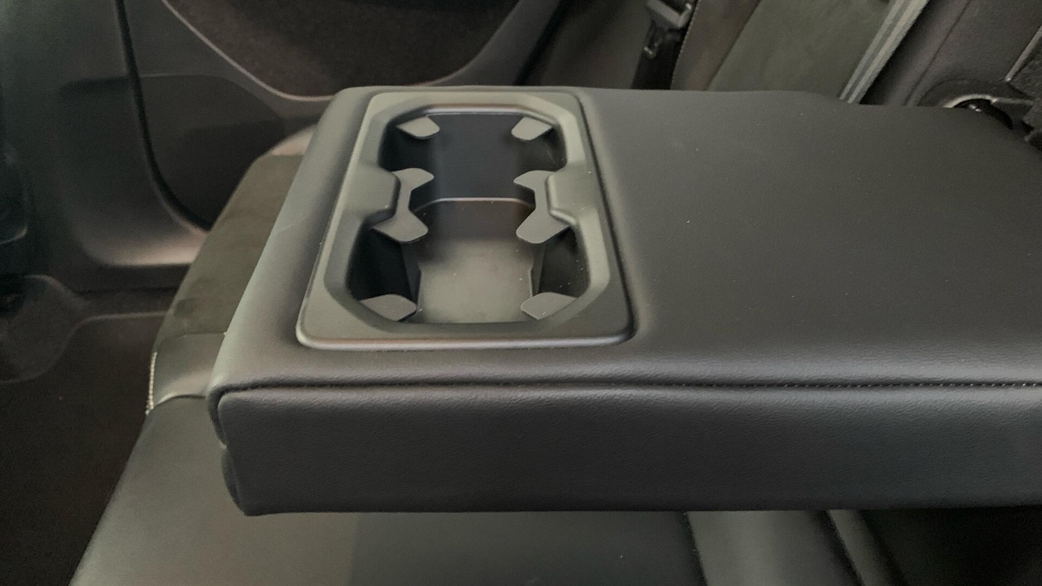 Used Volvo XC40 for sale - 78128065: Photo 34