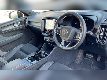 Used Volvo XC40 2023 for sale - 79496190: Photo