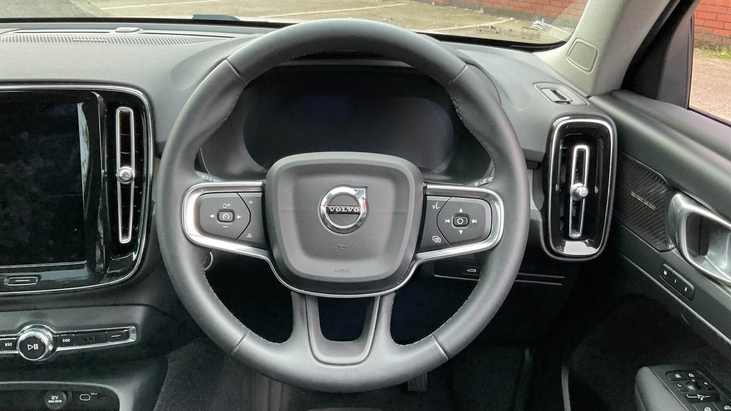 Used Volvo XC40 2024 for sale - 76825027: Photo 11