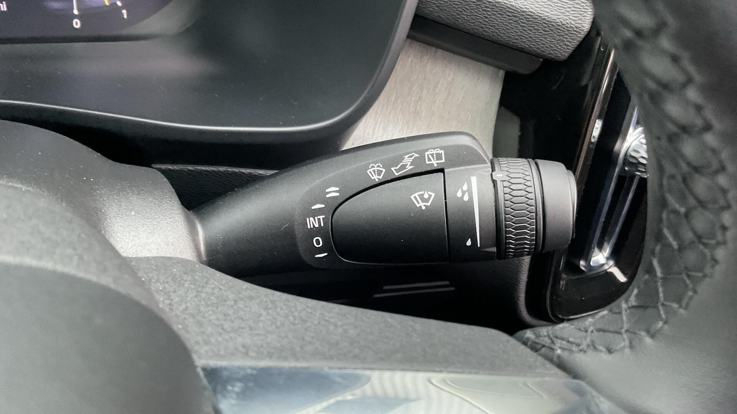 Used Volvo XC40 2024 for sale - 76825027: Photo 24