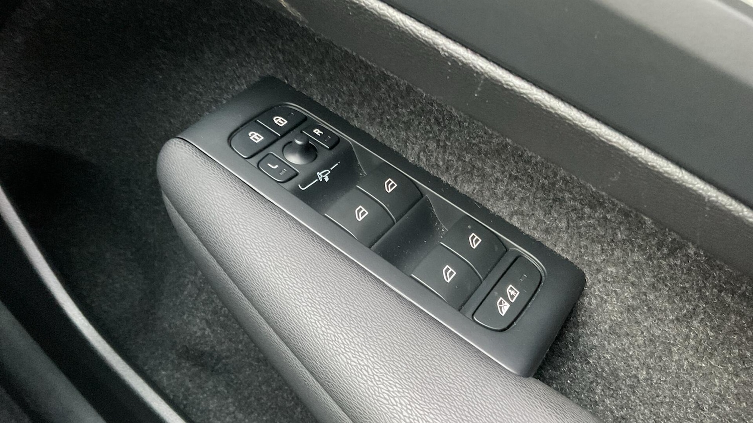 Used Volvo XC40 2024 for sale - 76825027: Photo 25