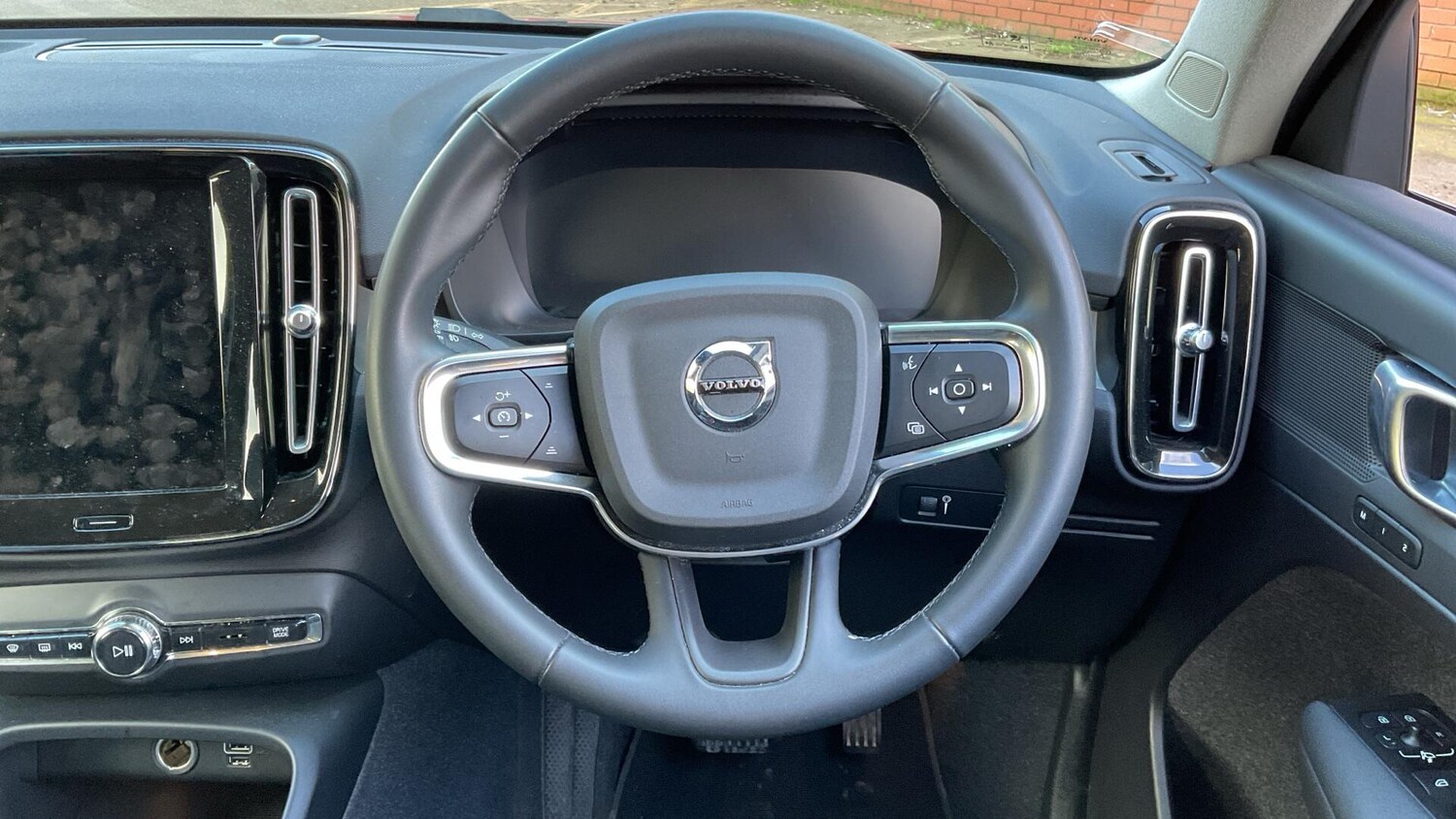 Used Volvo XC40 2021 for sale - 77838500: Photo 10