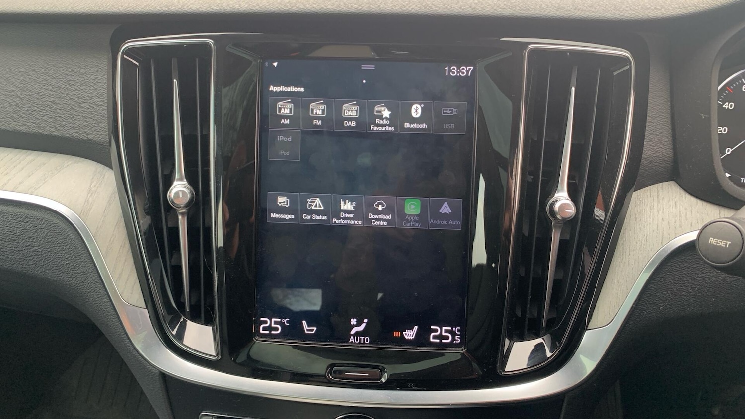 Used Volvo V60 2018 for sale - 76702154: Photo 12