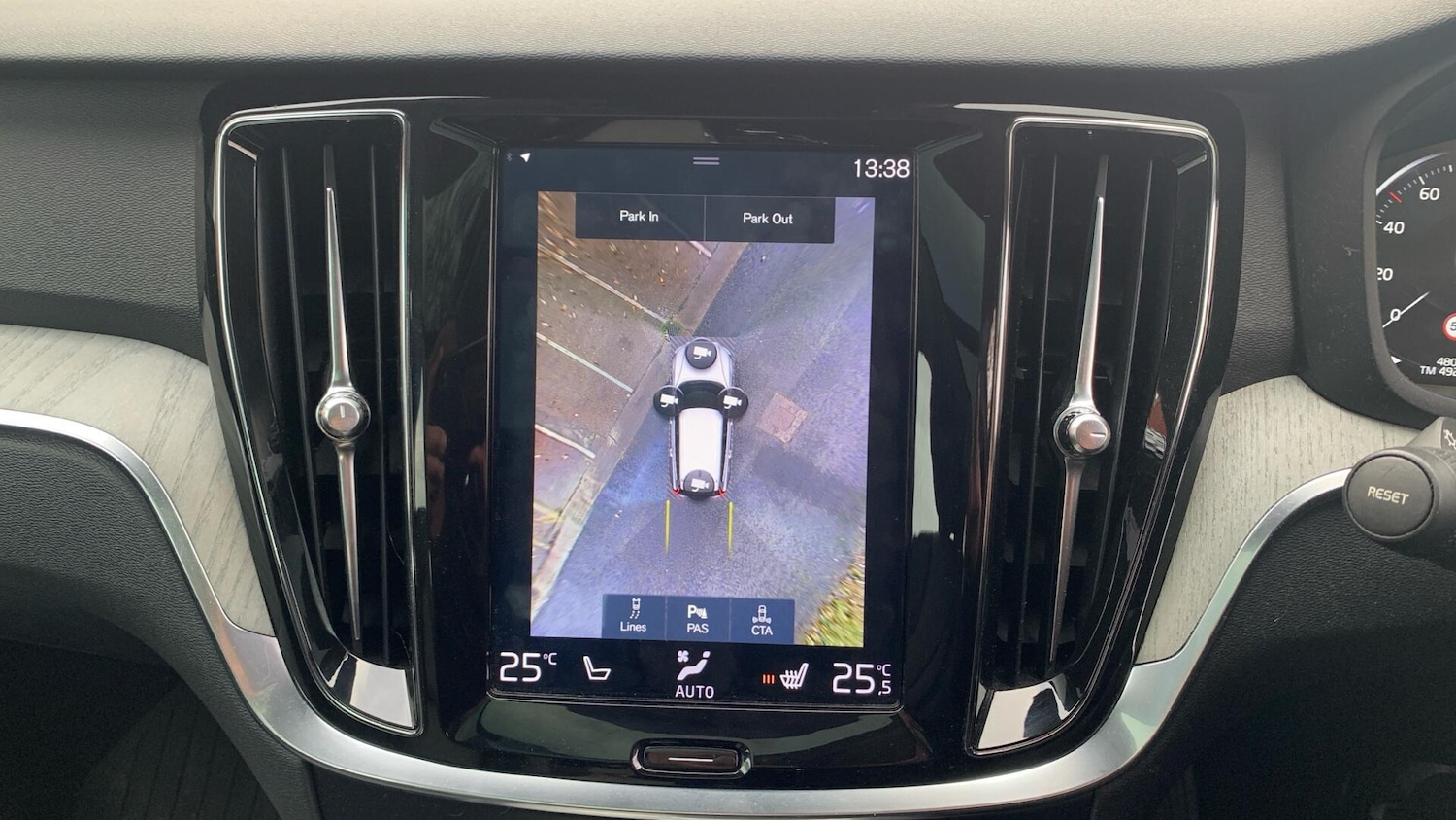 Used Volvo V60 2018 for sale - 76702154: Photo 19