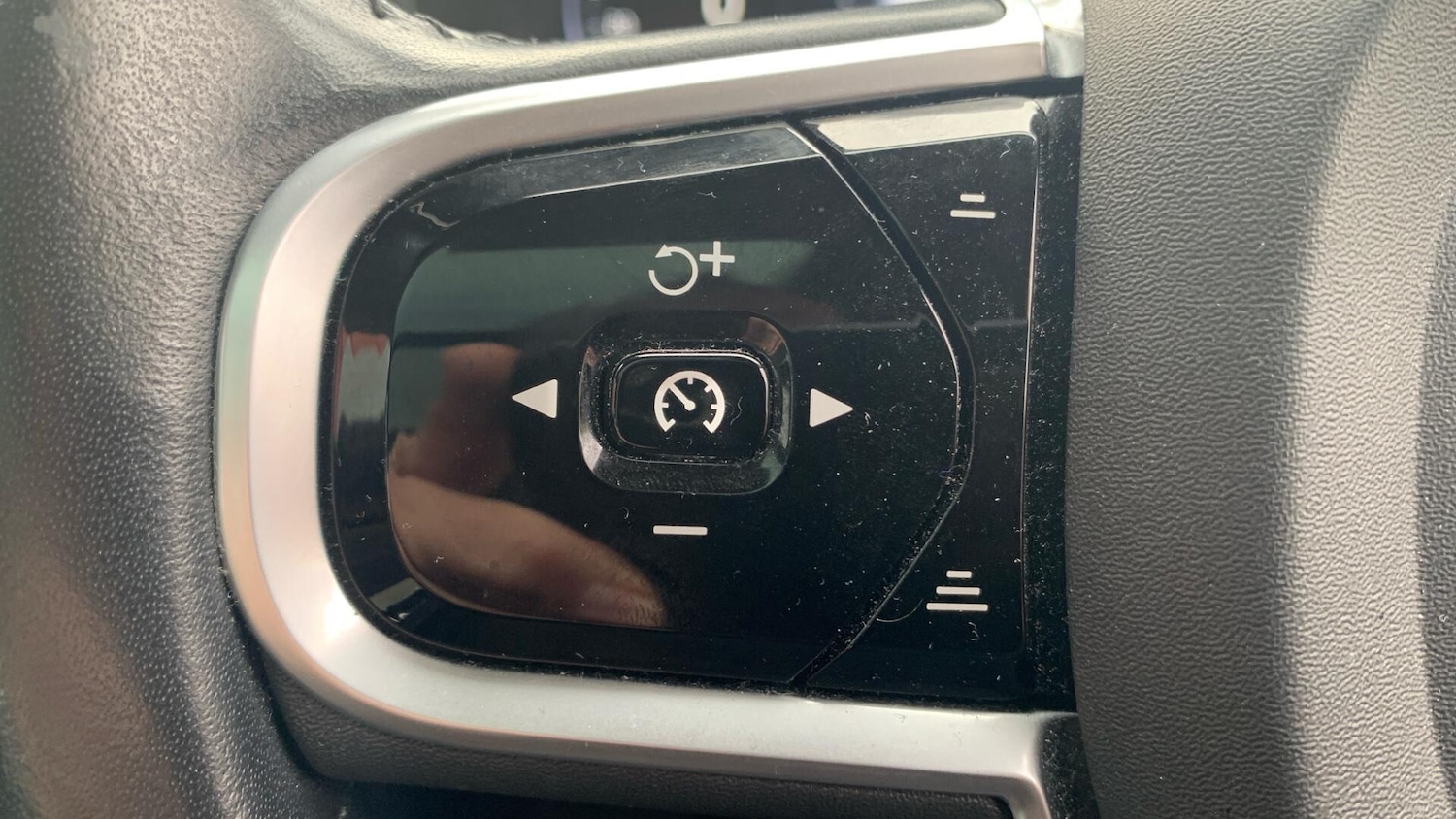 Used Volvo V60 2018 for sale - 76702154: Photo 21