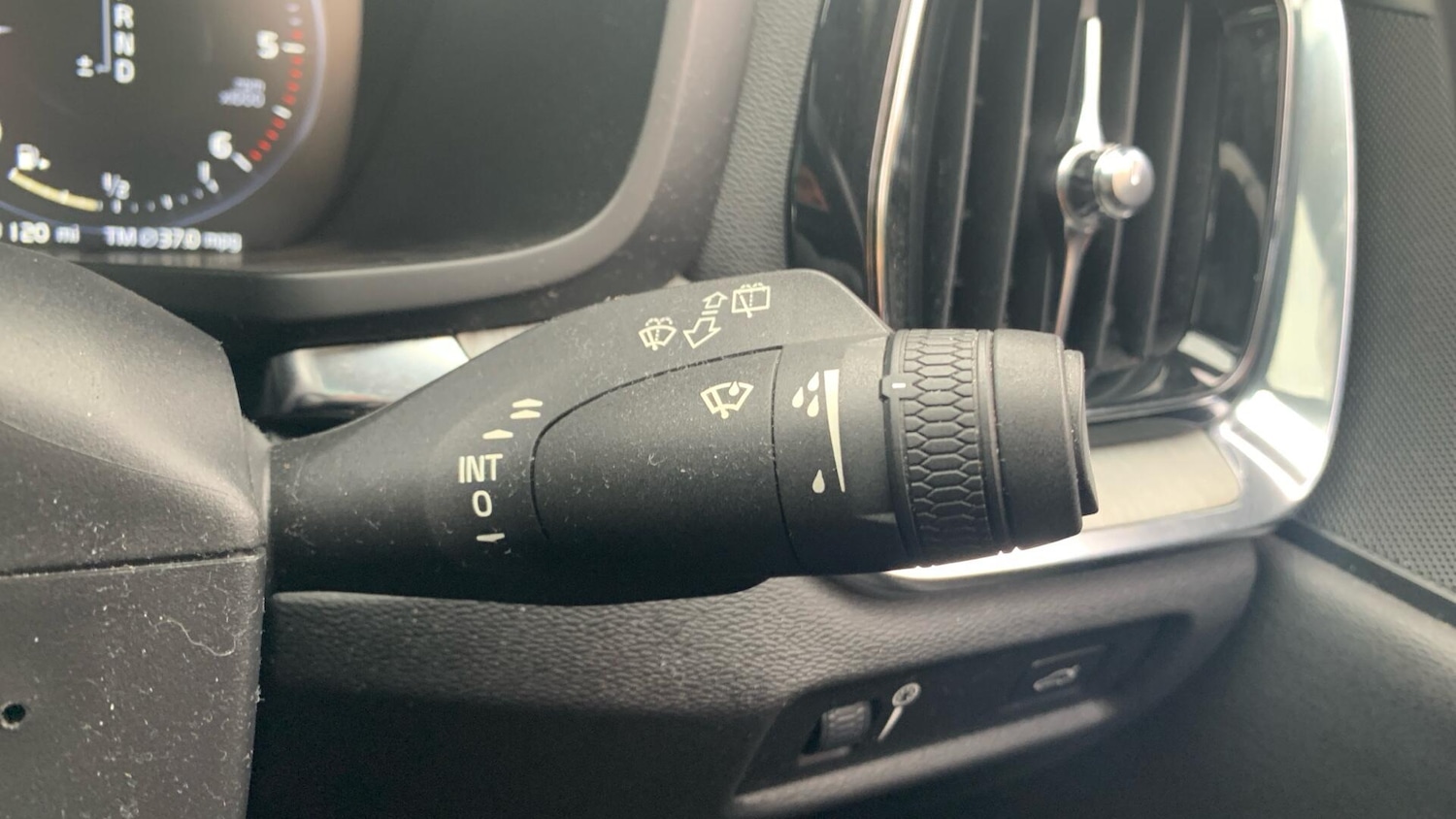 Used Volvo V60 2018 for sale - 76702154: Photo 23