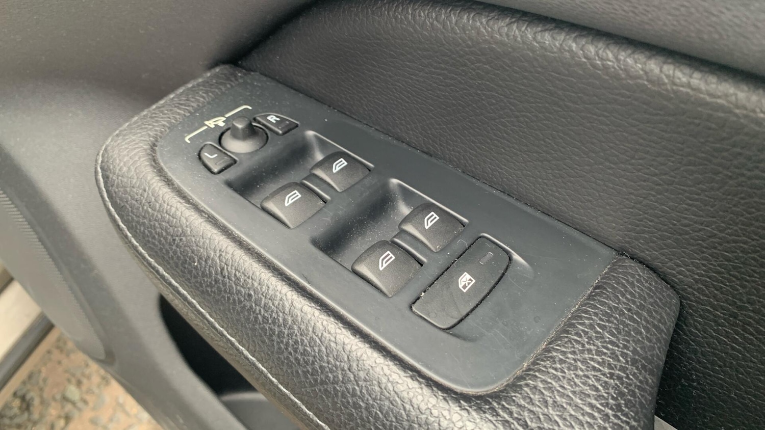 Used Volvo V60 2018 for sale - 76702154: Photo 24