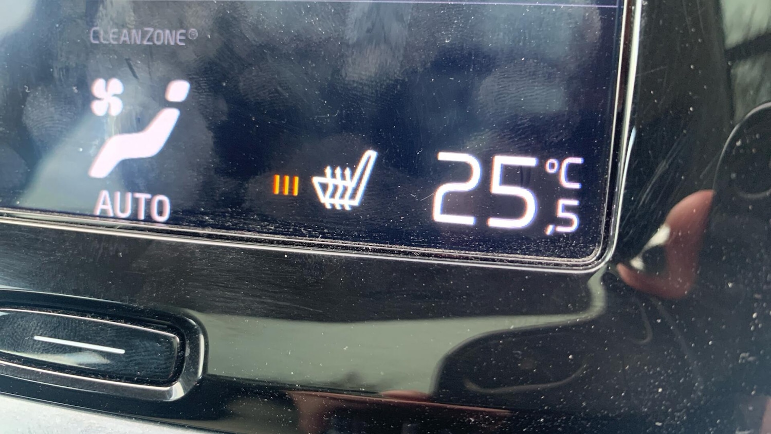 Used Volvo V60 2018 for sale - 76702154: Photo 25