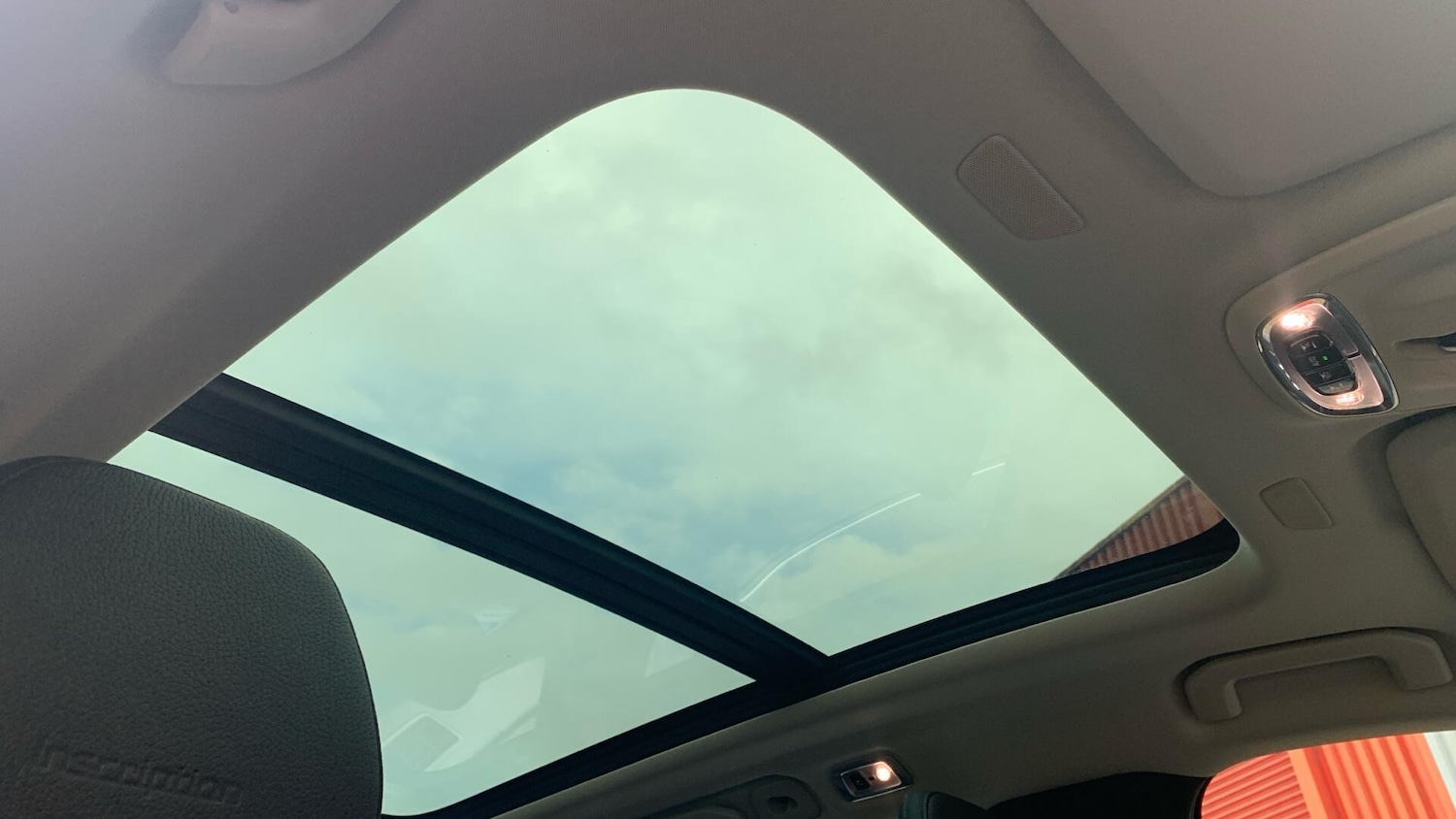 Used Volvo V60 2018 for sale - 76702154: Photo 31