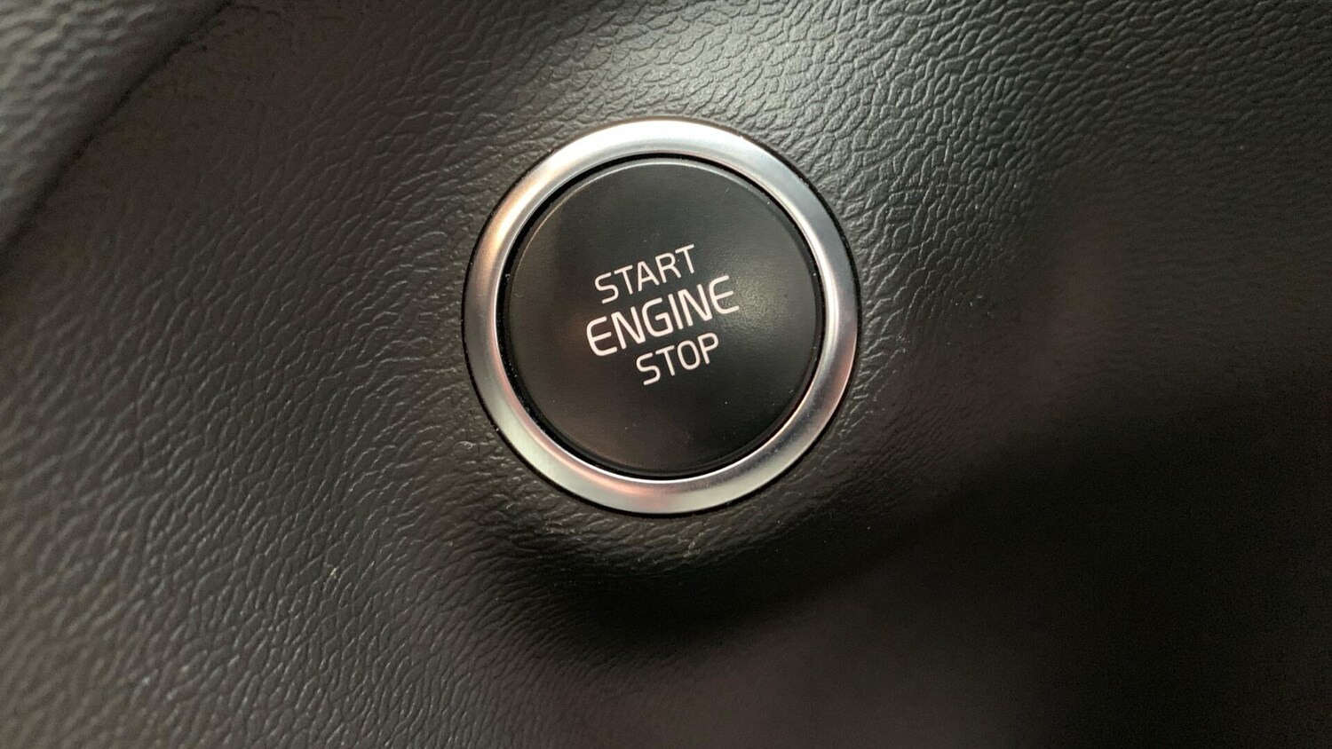 Used Volvo XC40 for sale - 77469363: Photo 27