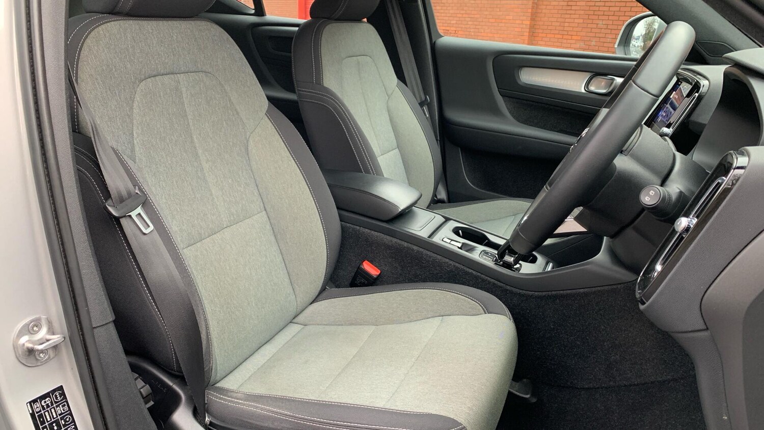 Used Volvo XC40 for sale - 77469363: Photo 31