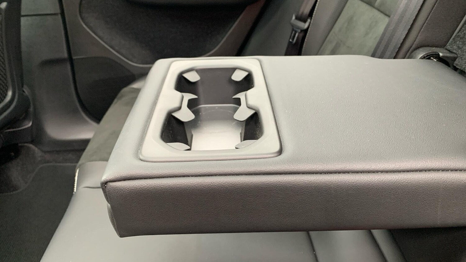 Used Volvo XC40 2019 for sale - 78156898: Photo 34