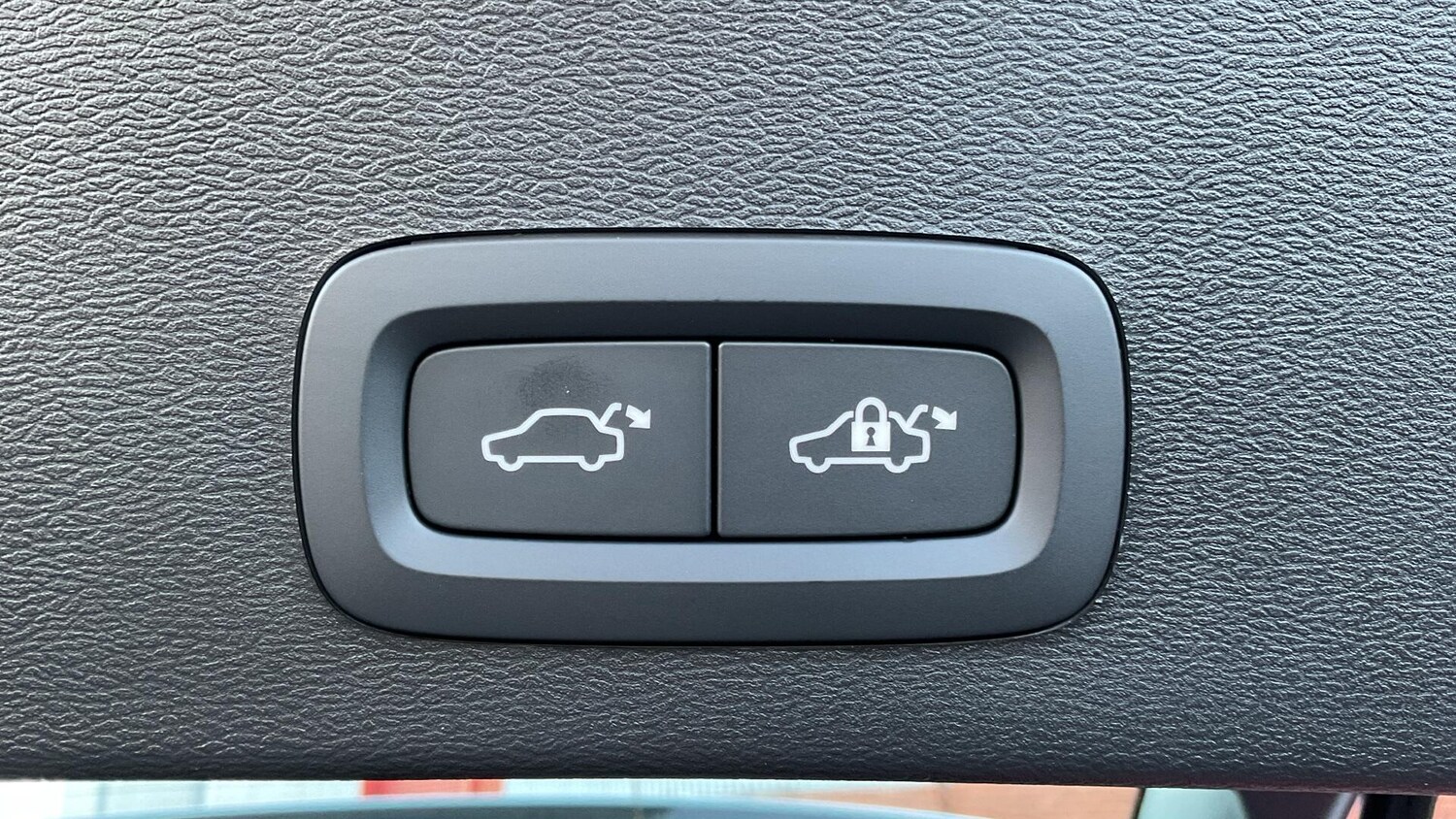 Used Volvo XC40 2025 for sale - 76832392: Photo 35