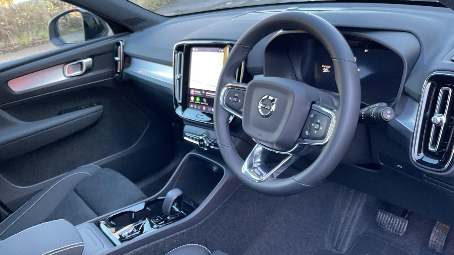 Used Volvo XC40 2025 for sale - 76832392: Photo 4