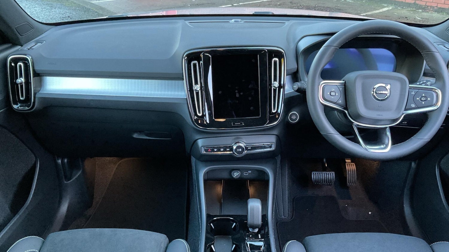 Used Volvo XC40 2025 for sale - 76832392: Photo 5