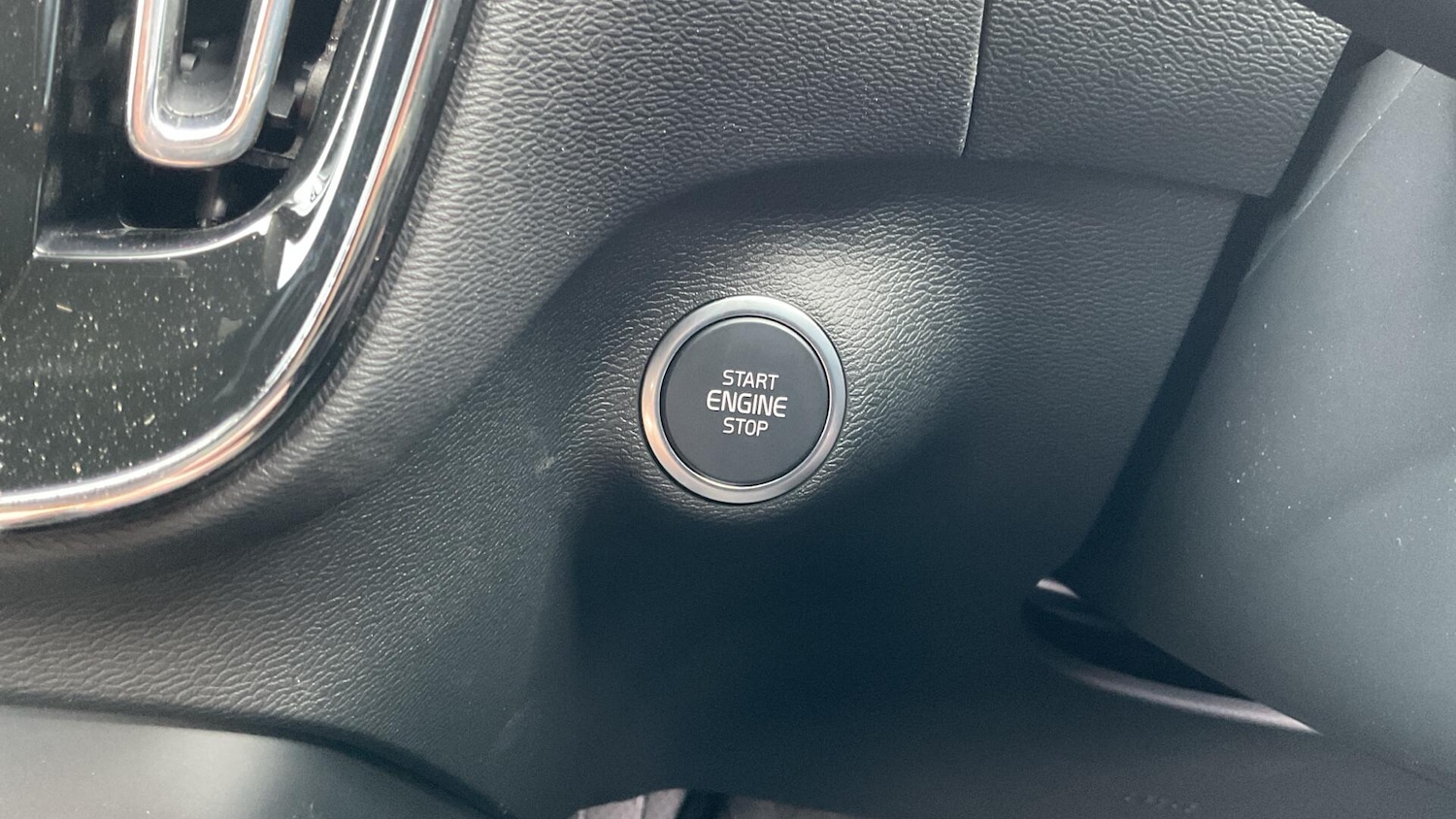 Used Volvo XC40 2025 for sale - 76823425: Photo 28