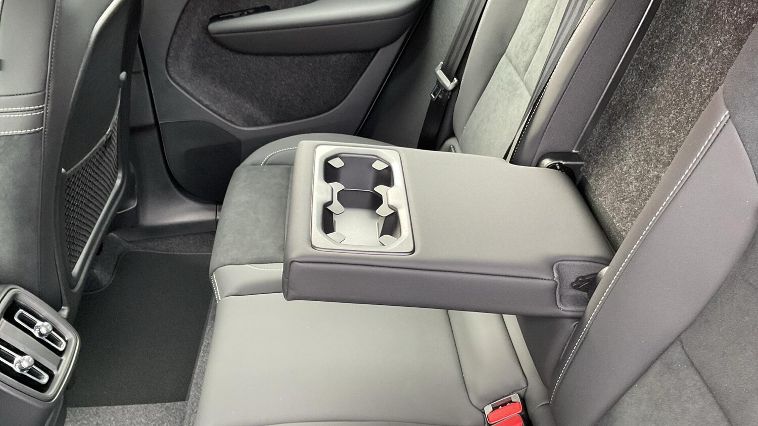 Used Volvo XC40 2025 for sale - 76823425: Photo 35