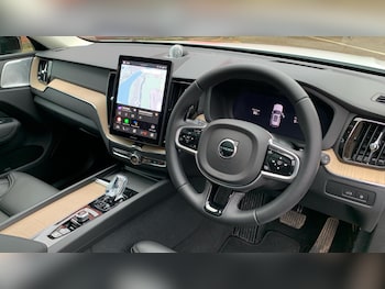 Used Volvo XC60 2025 for sale - 78072924: Photo