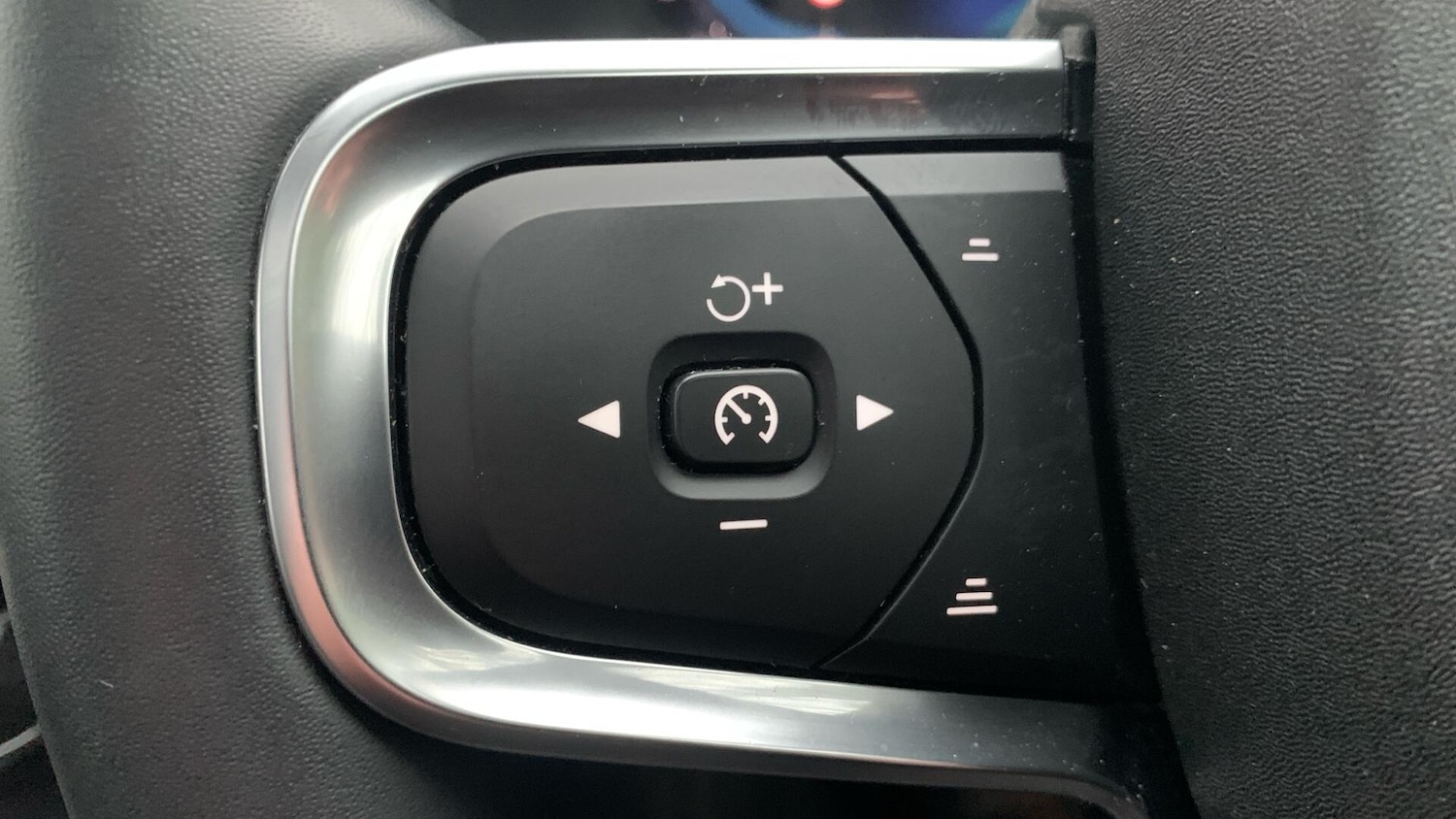 Used Volvo XC40 2024 for sale - 77215750: Photo 21