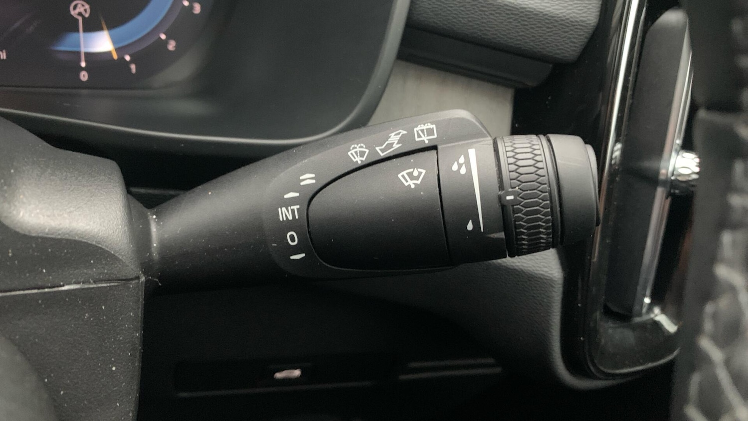 Used Volvo XC40 2024 for sale - 77215750: Photo 23