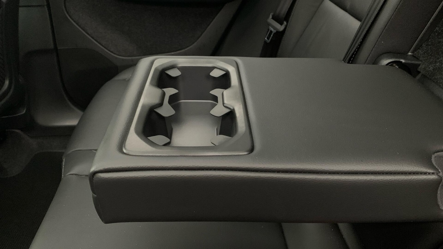 Used Volvo XC40 2024 for sale - 77215750: Photo 34