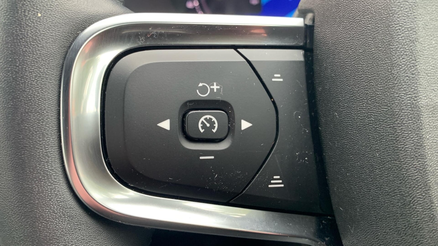 Used Volvo XC40 2023 for sale - 77625964: Photo 21