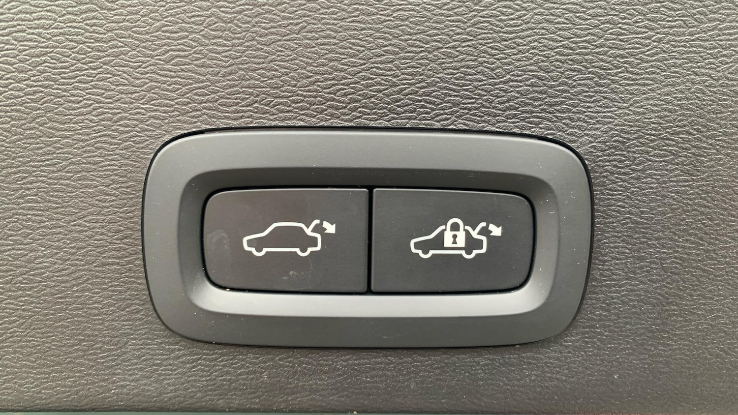 Used Volvo XC40 2023 for sale - 77625964: Photo 35