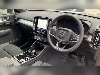Used Volvo XC40 2026 for sale - 79348344: Photo
