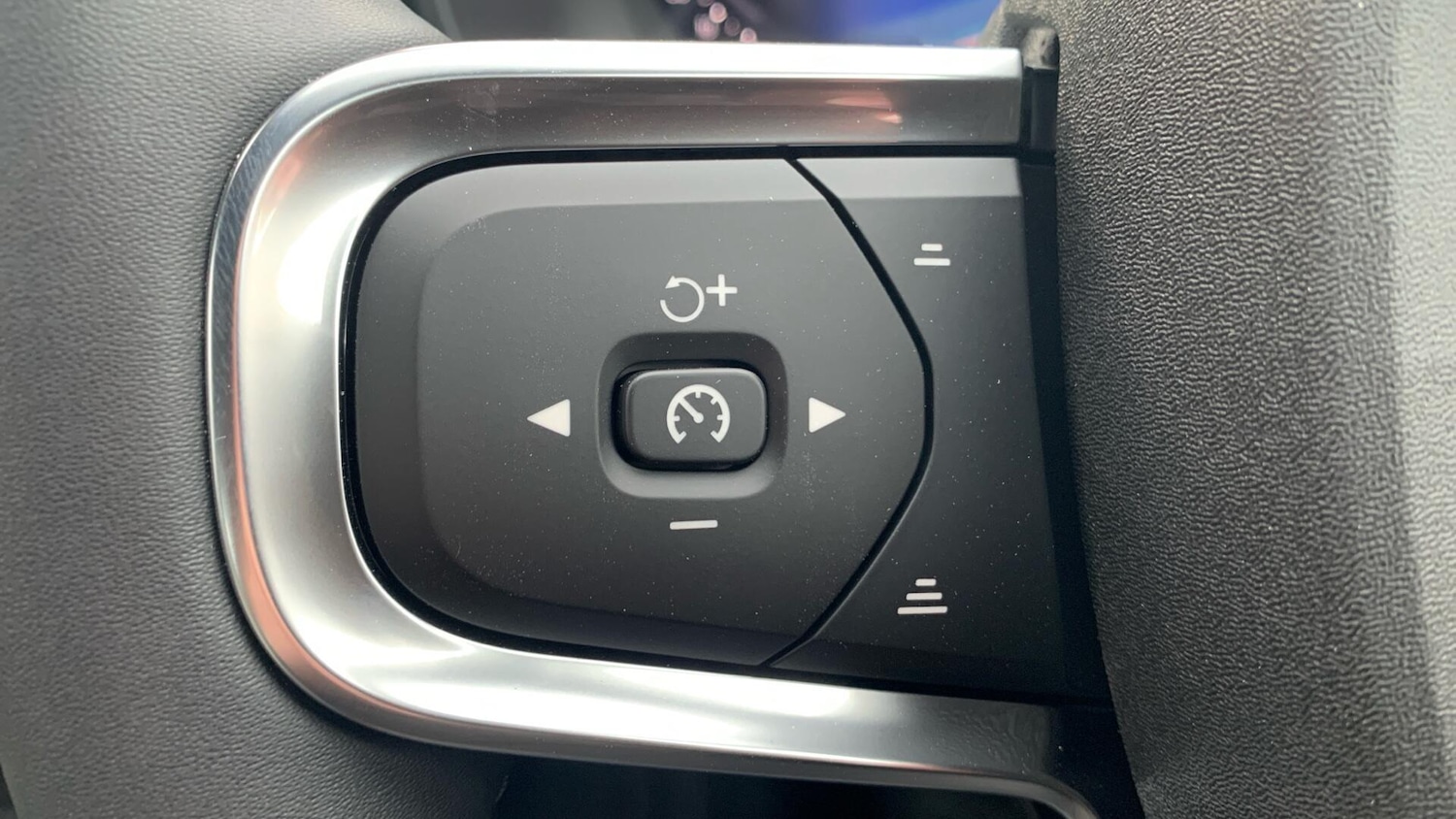 Used Volvo XC40 for sale - 77242611: Photo 22