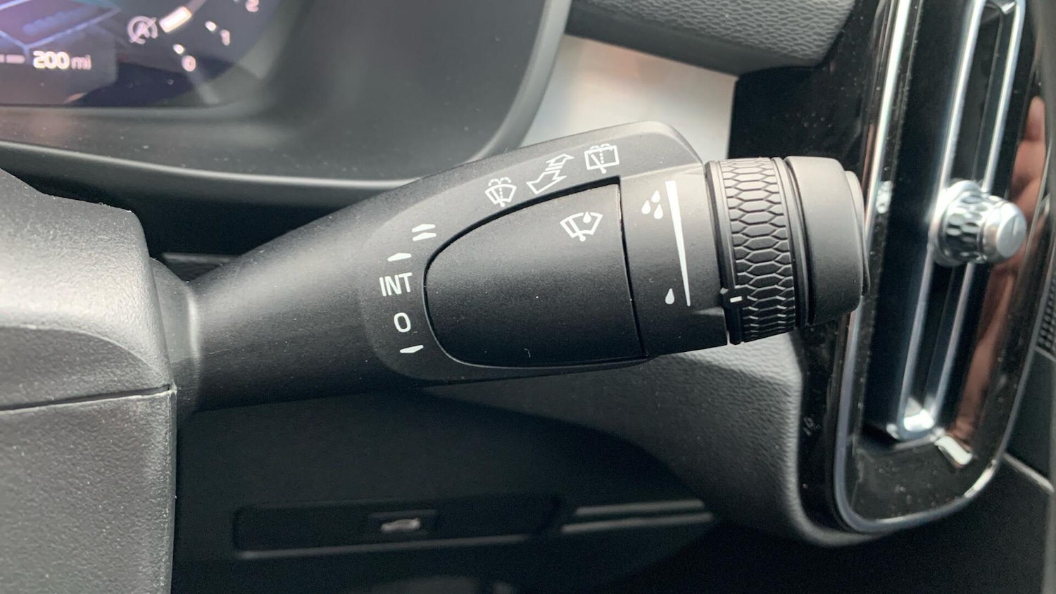 Used Volvo XC40 for sale - 77242611: Photo 24